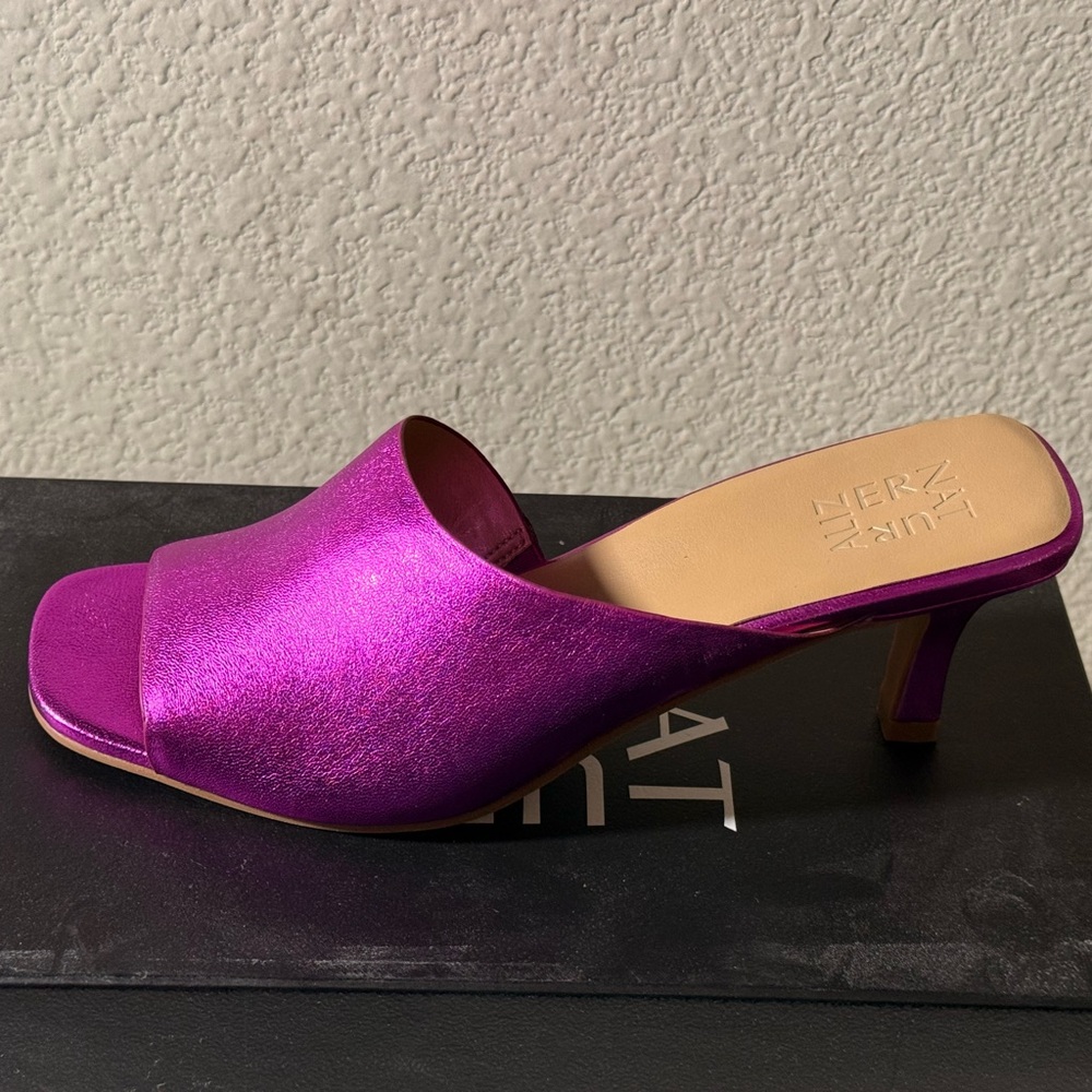 Naturalizer’s Stacy Mules - Picture 7 of 9
